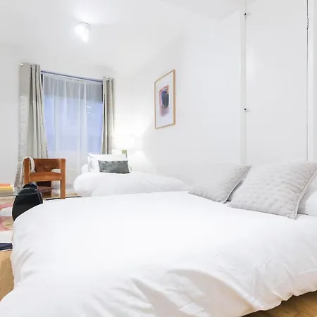 Perfectly Located 1 Bed Apartment Above Tube Station